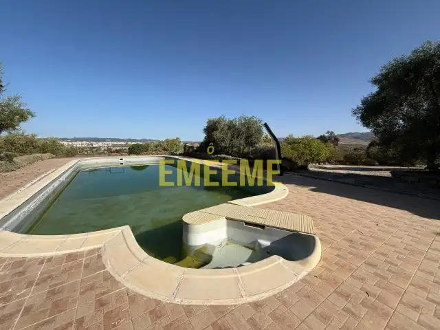 Piscina de Finca rústica en venta en Centro