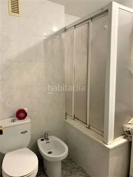 Badezimmer von Dachboden zum Verkauf in Sant Boi de Llobregat mit Terrasse, Abstellraum und Balkon