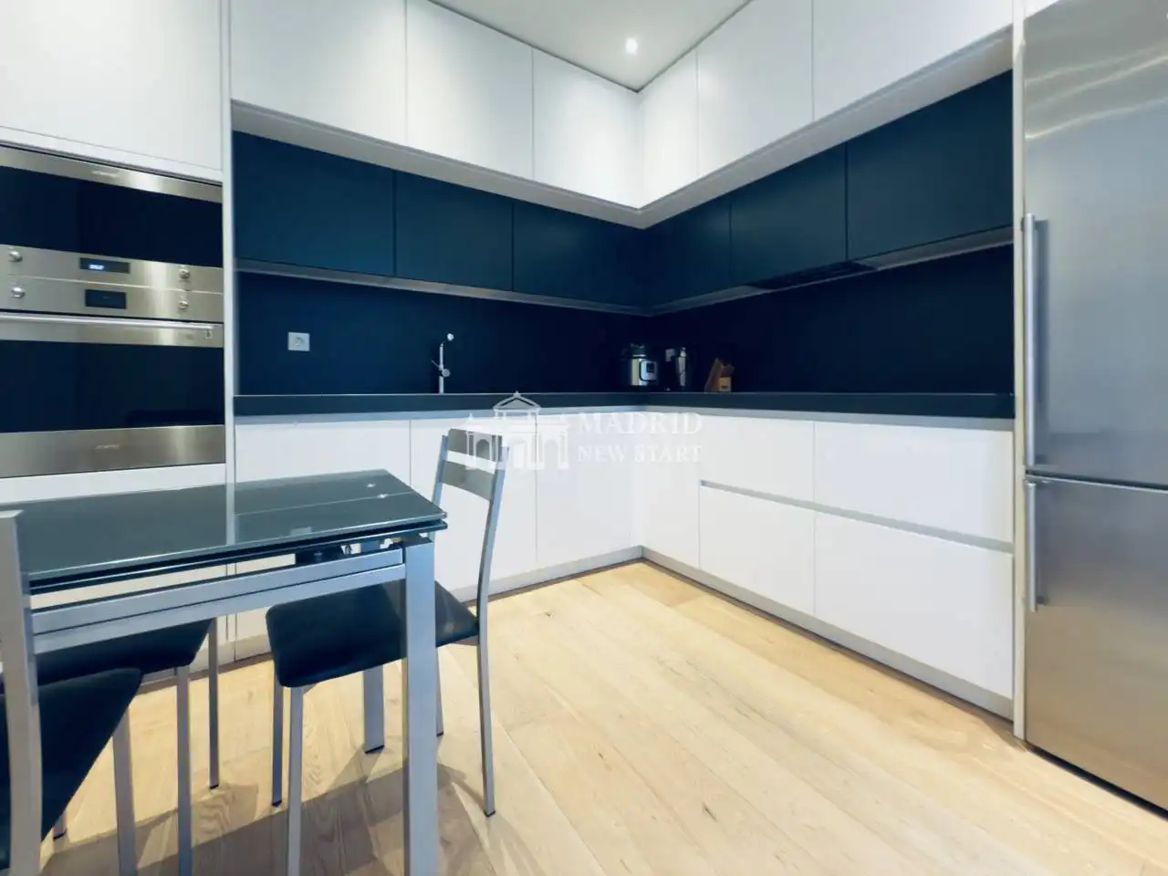 Küche von Wohnung zur Miete in Madrid mit Klimaanlage, Heizung und Parkett