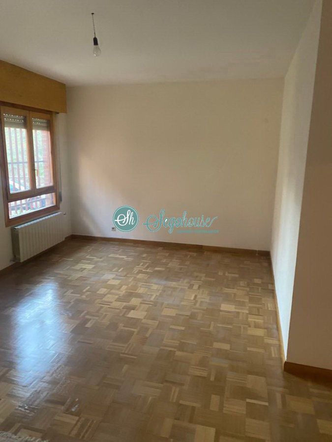 Bedroom of Flat for sale in Segovia Capital  with Heating, Parquet flooring and Storage room