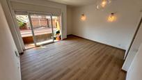 Sala d'estar de Pis en venda en  Barcelona Capital amb Parquet, Forn i Balcó