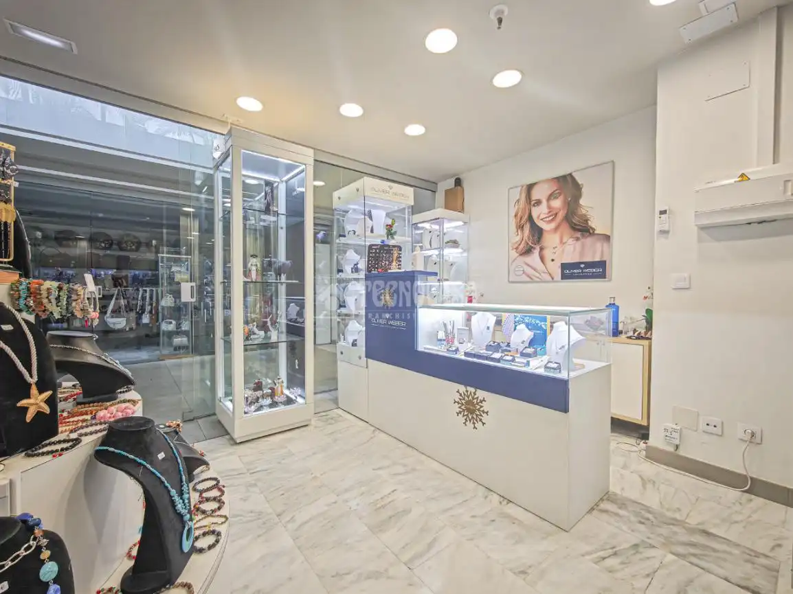 Commercial properties for sale in Arona  with Air Conditioner, Furnished and Alarm