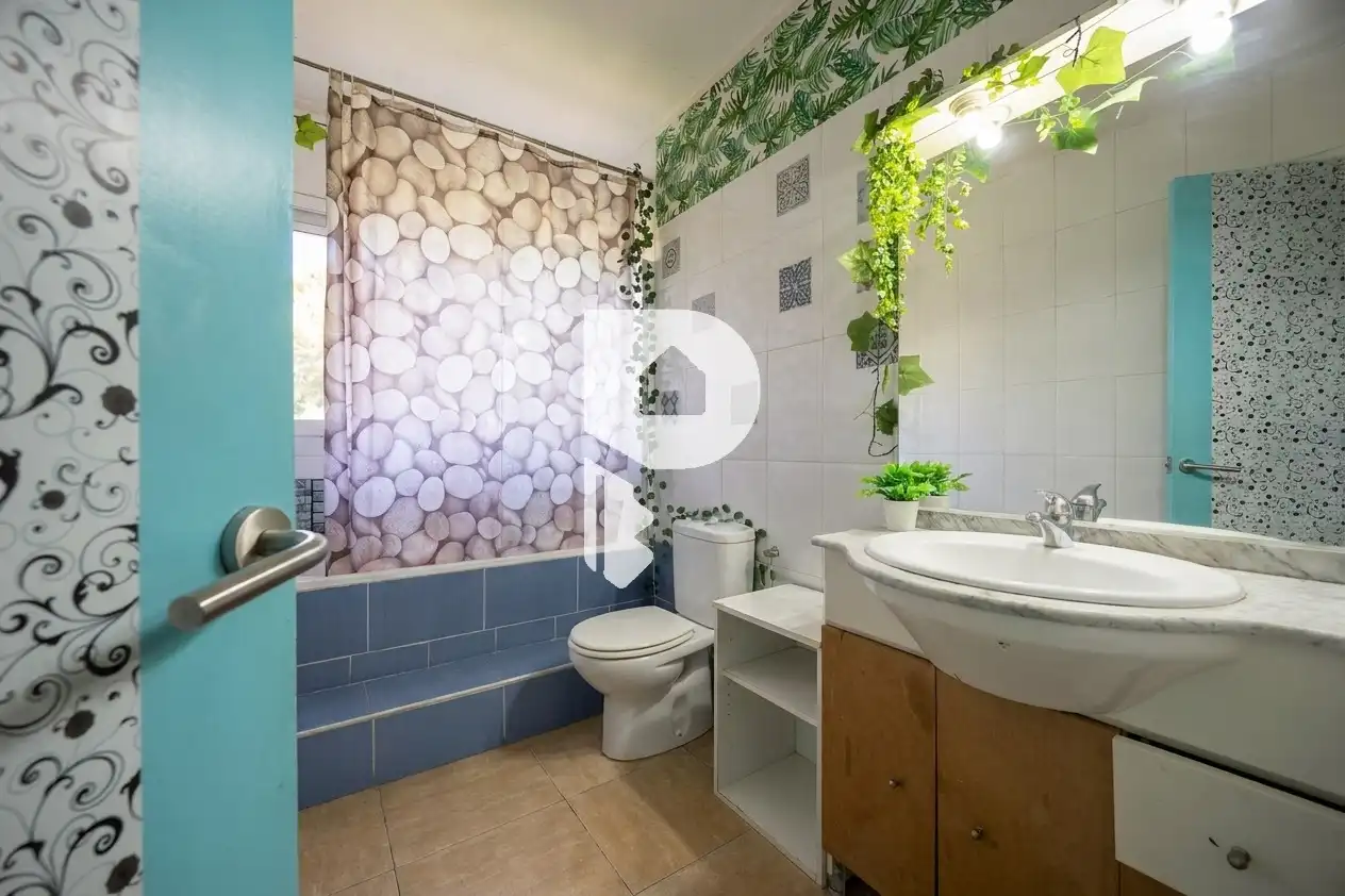Bany de Casa o xalet en venda en Cervelló amb Aire condicionat, Jardí privat i Terrassa