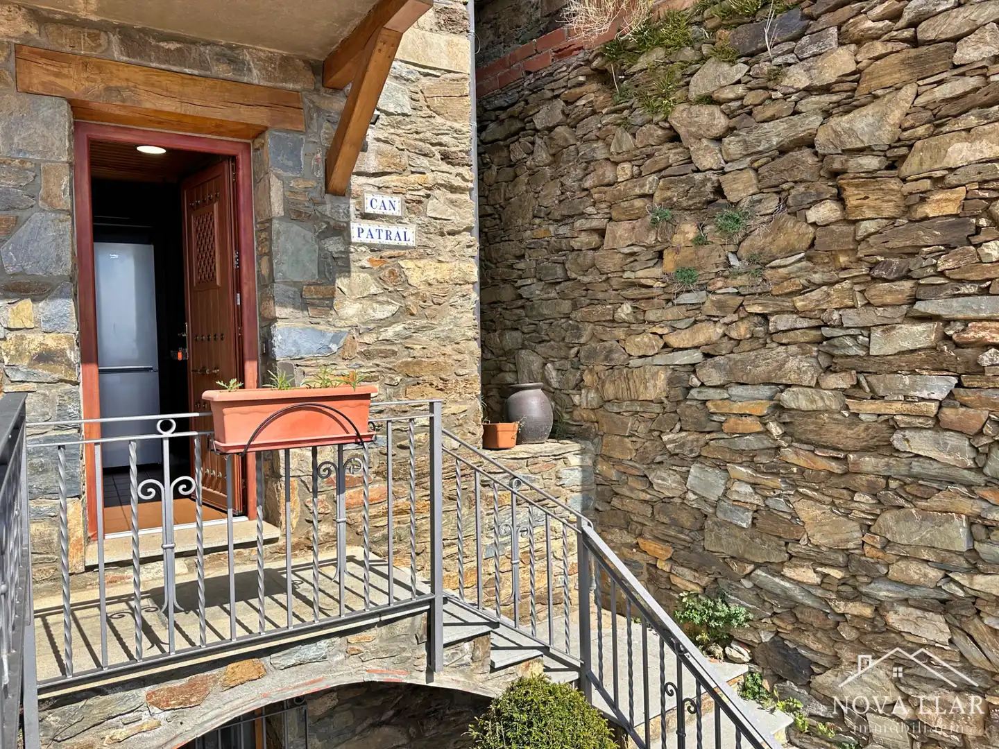 Terrasse von Einfamilien-Reihenhaus zum Verkauf in Vilallonga de Ter mit Heizung, Privatgarten und Terrasse