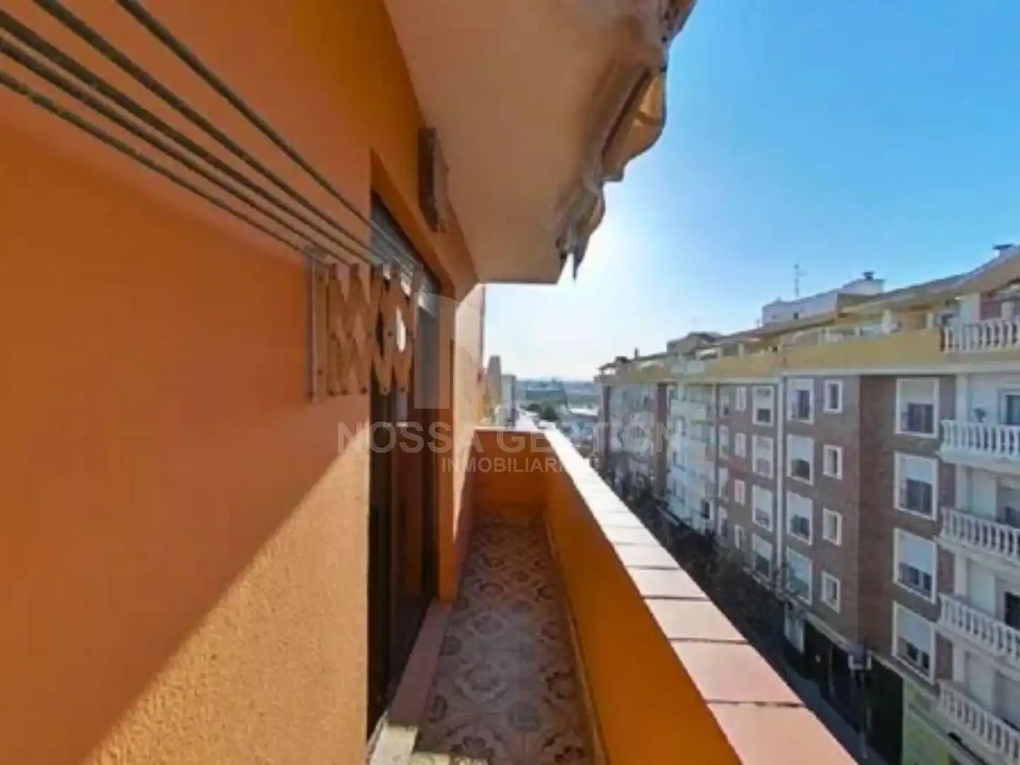 Vista exterior de Pis en venda en Paterna amb Balcó