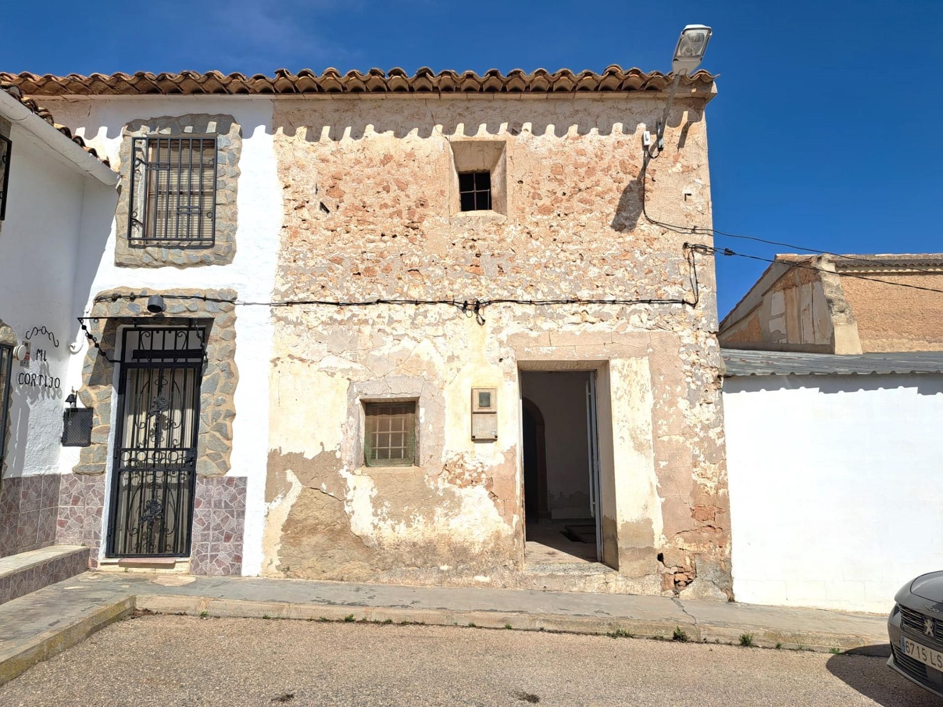 Exterior view of Single-family semi-detached for sale in Requena  with Heating and Terrace