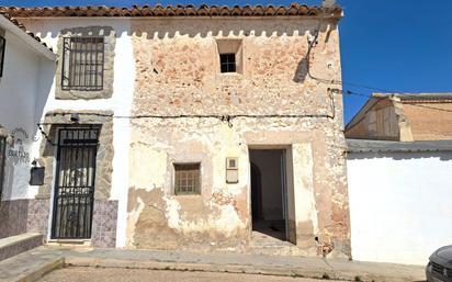 Vista exterior de Casa adosada en venda en Requena amb Calefacció i Terrassa