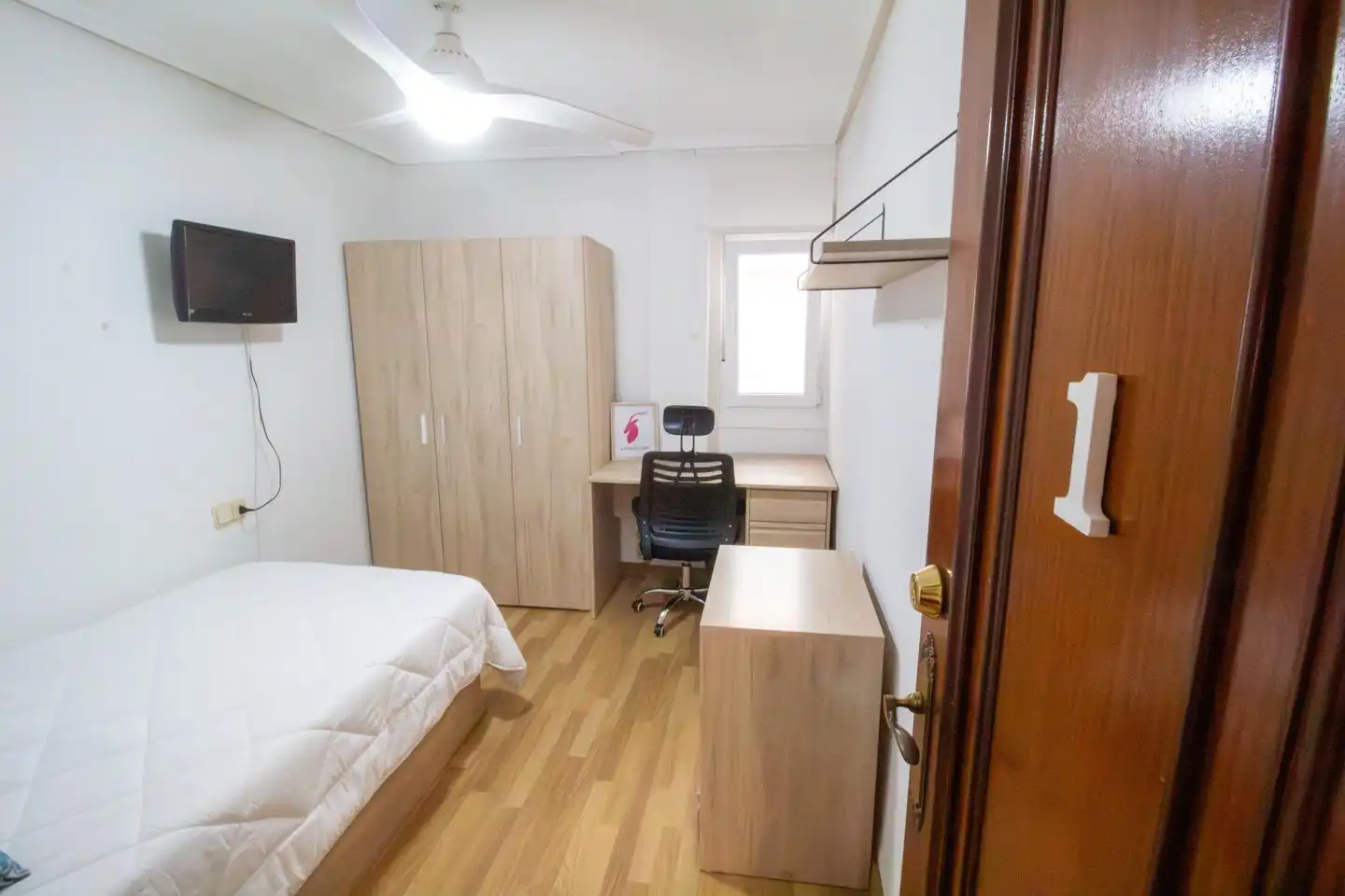 Bedroom of Flat for rent in Valencia  with Air Conditioner and Furnished