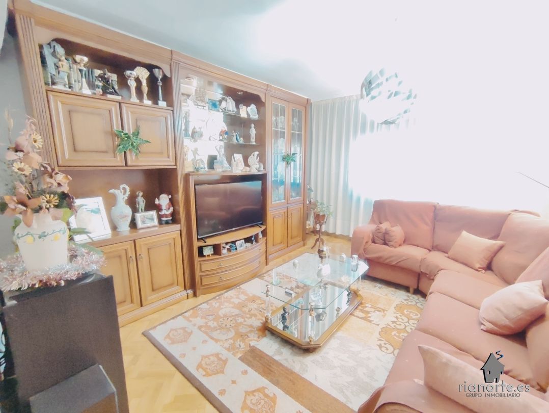 Pis en venda a Calle Servando Sánchez Cabricano, Riaño - Los Barros