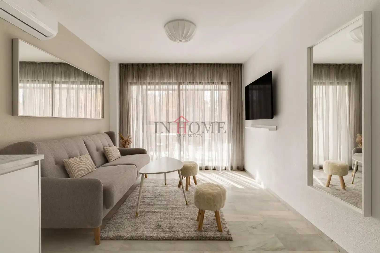 Sala de estar de Apartamento en venta en Benidorm con Terraza, Amueblado y Piscina comunitaria