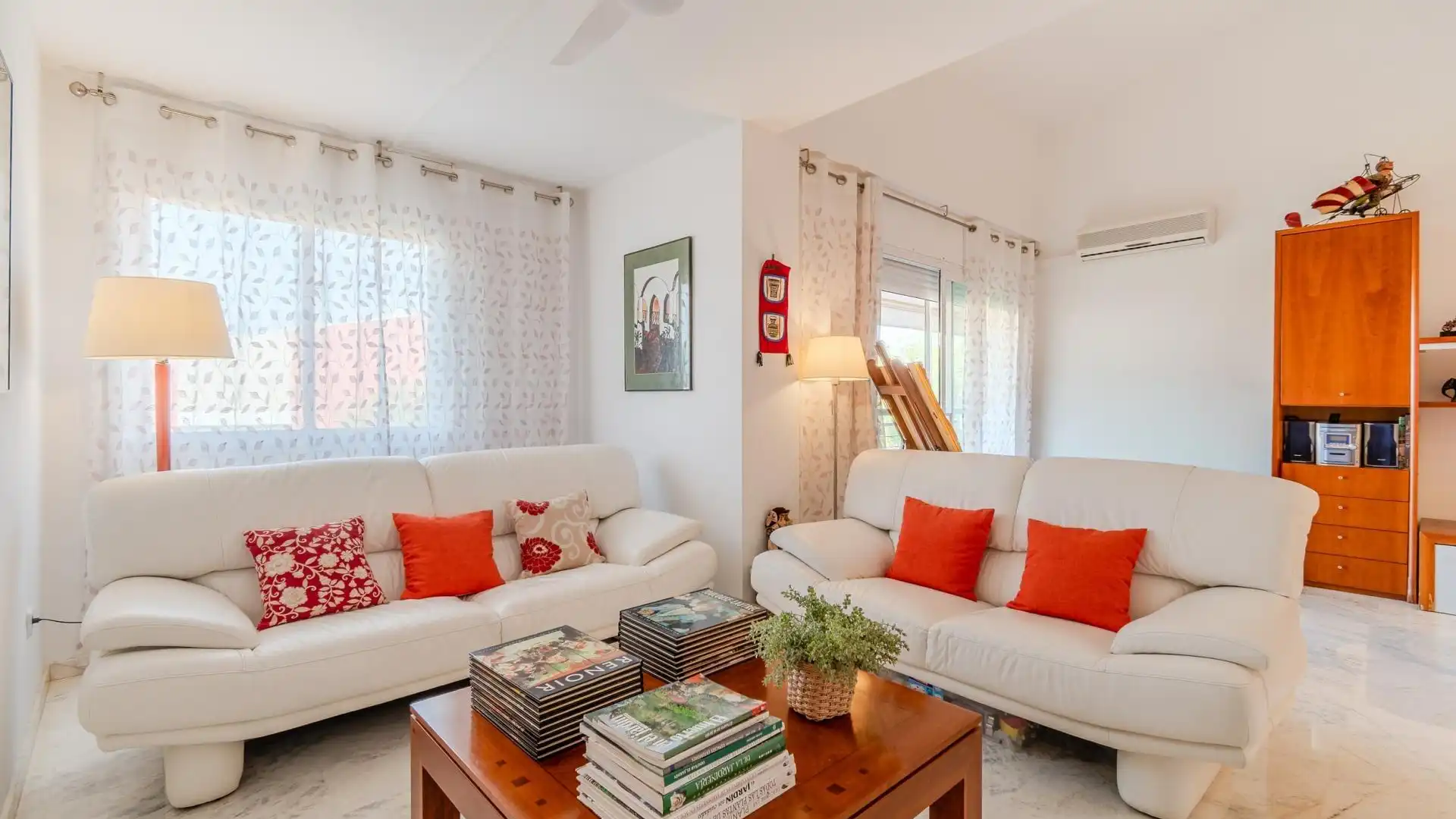 Sala de estar de Dúplex en venta en Girona Capital con Aire acondicionado, Jardín privado y Terraza