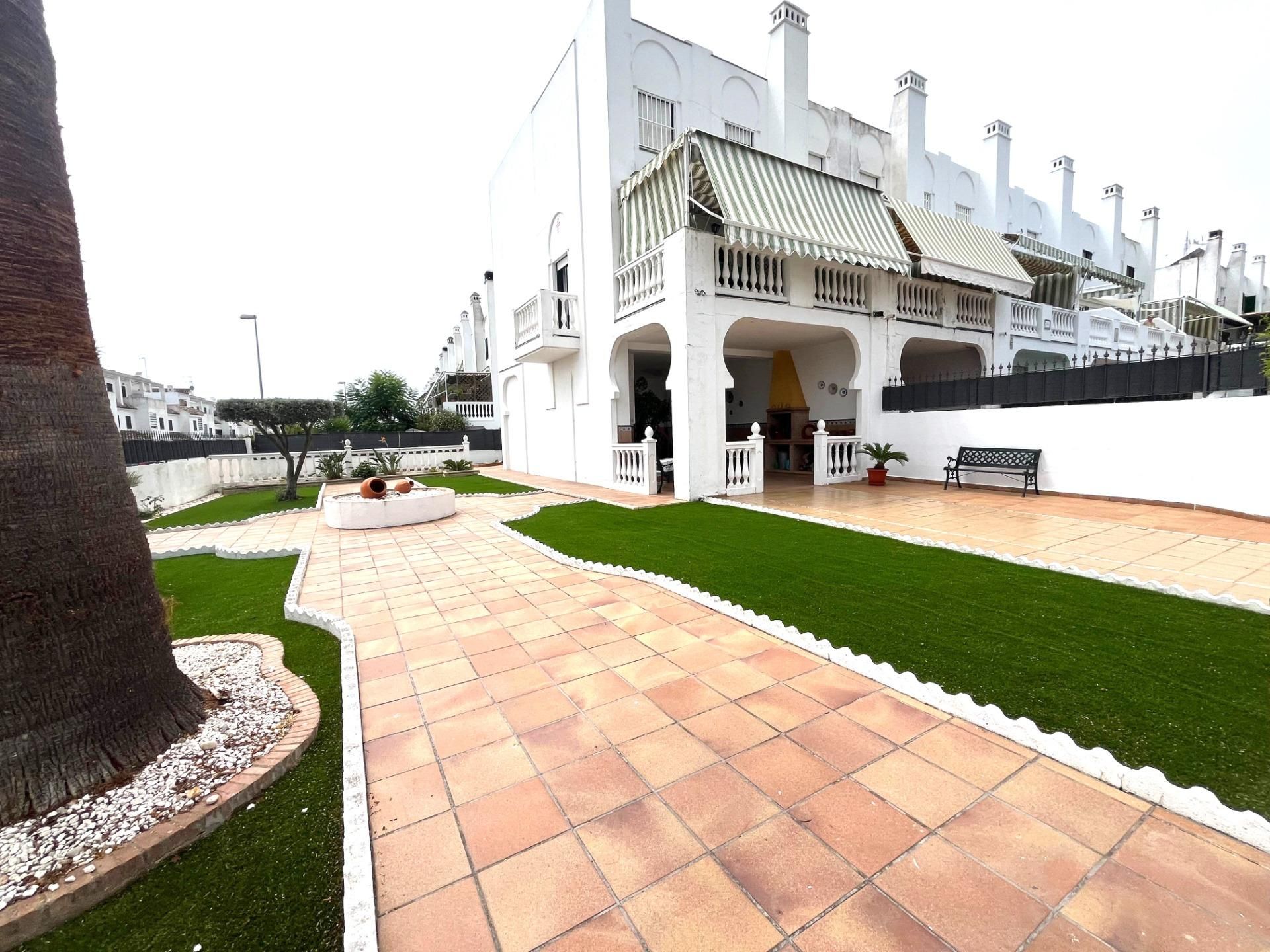Vista exterior de Casa adosada en venda en El Portil