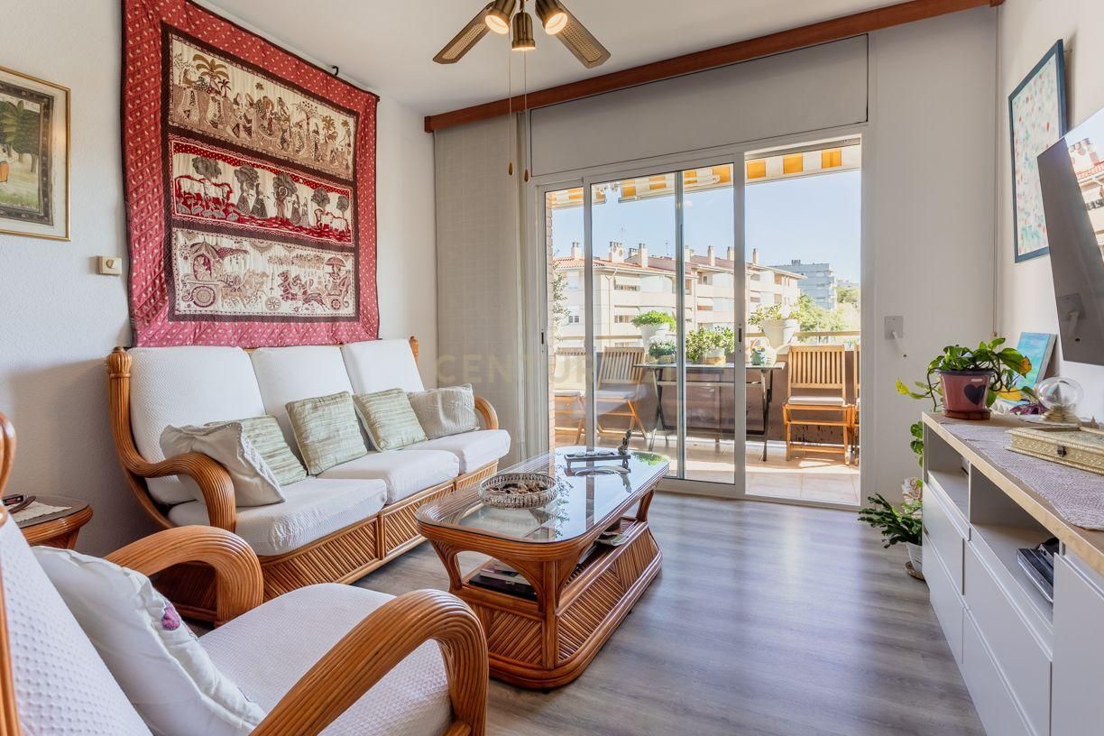 Living room of Duplex for sale in Sant Feliu de Llobregat  with Air Conditioner and Balcony