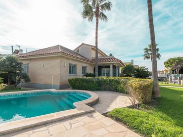 Villa con piscina in vendita a FUMADELL DEL
