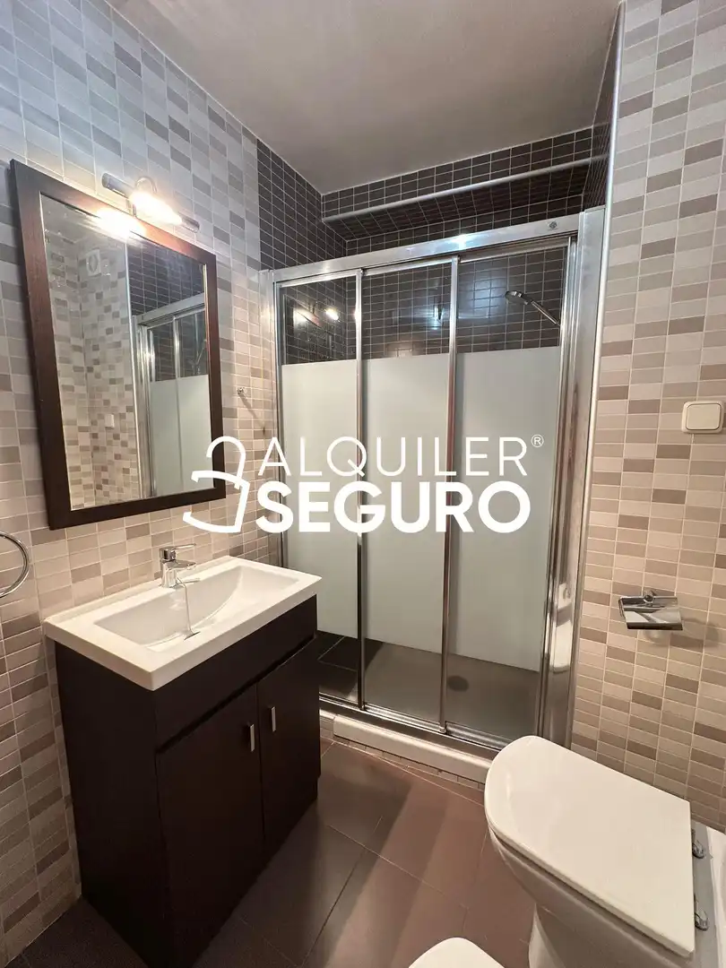 Baño de Piso de alquiler en Móstoles con Aire acondicionado, Calefacción y Terraza
