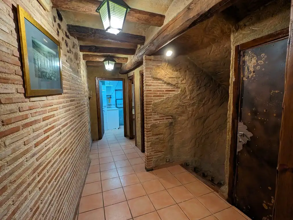 Houses for sale in Cretas  with Terrace, Storage room and Balcony