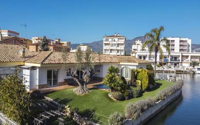 Vista exterior de Casa o xalet en venda en Roses amb Aire condicionat i Piscina