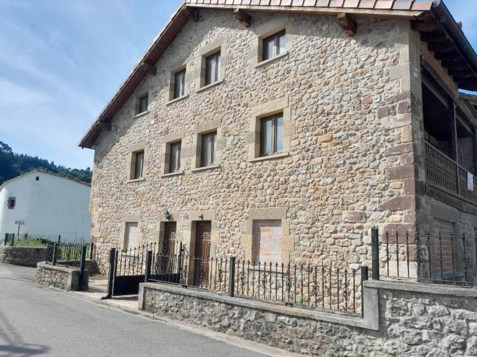 Exterior view of House or chalet for sale in Reocín  with Private garden, Parquet flooring and Terrace