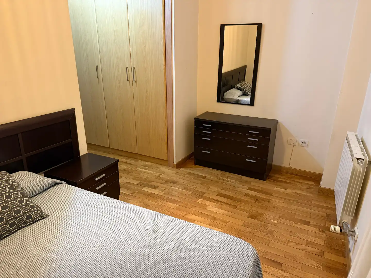 Habitación de Apartamento en venta en León Capital  con Calefacción, Parquet y Terraza