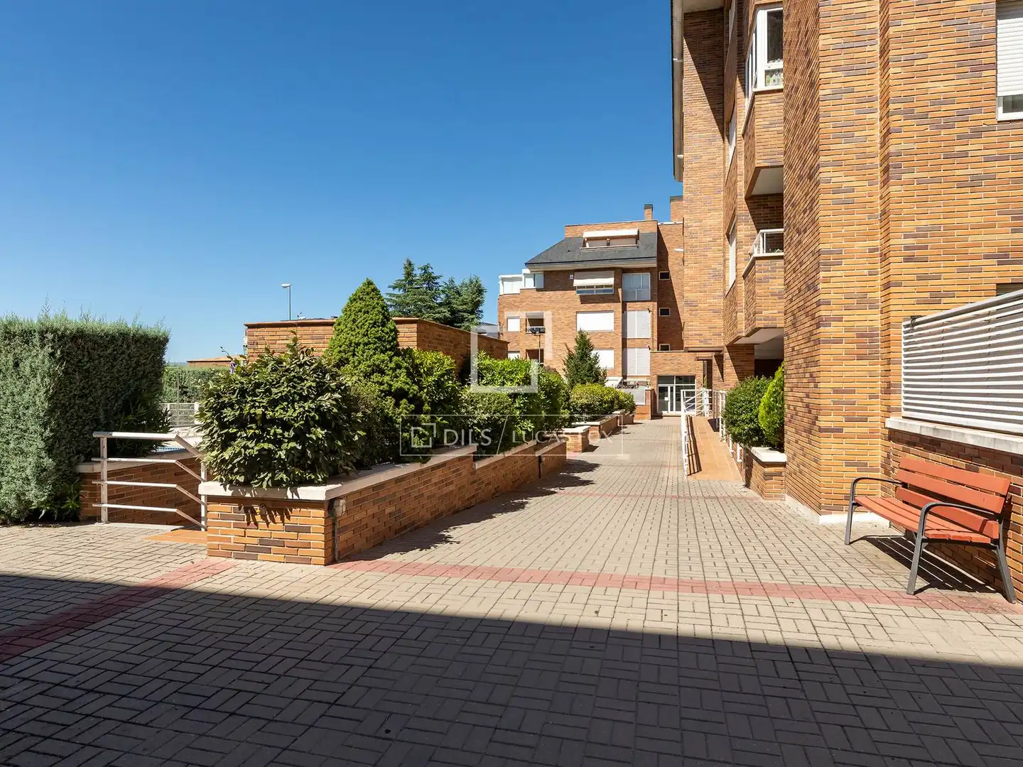 Exterior view of Flat for sale in Majadahonda  with Air Conditioner, Terrace and Swimming Pool