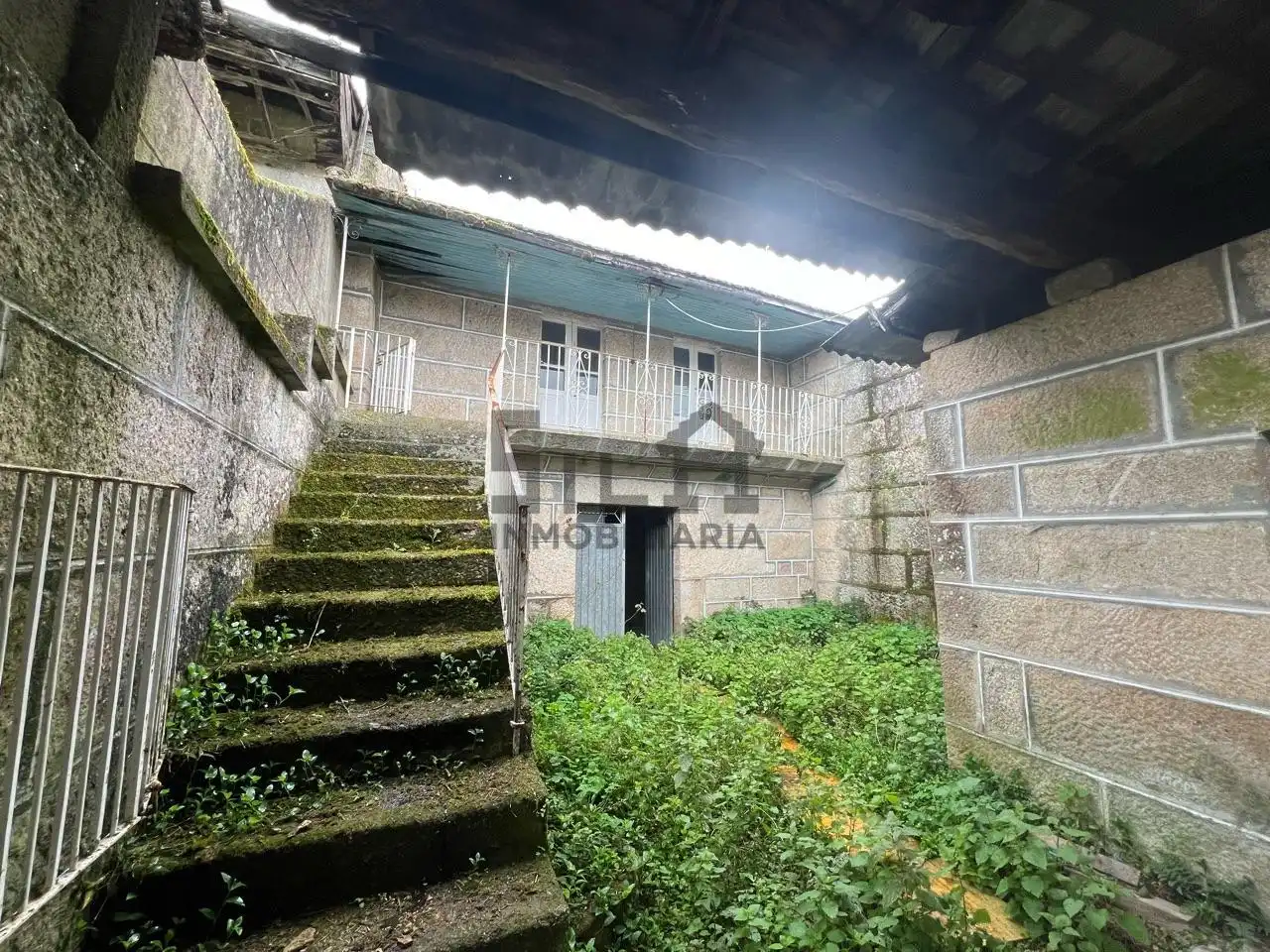 Casa amb jardí en venda a Amoeiro