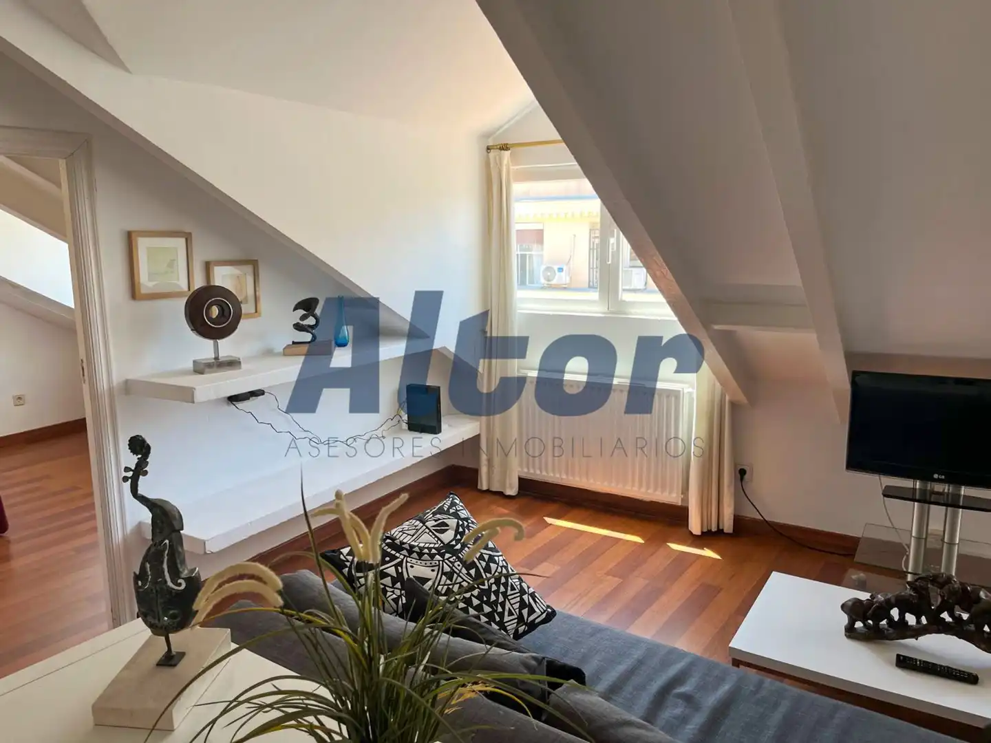 Sala d'estar de Dúplex de lloguer en Madrid amb Aire condicionat, Calefacció i Moblat