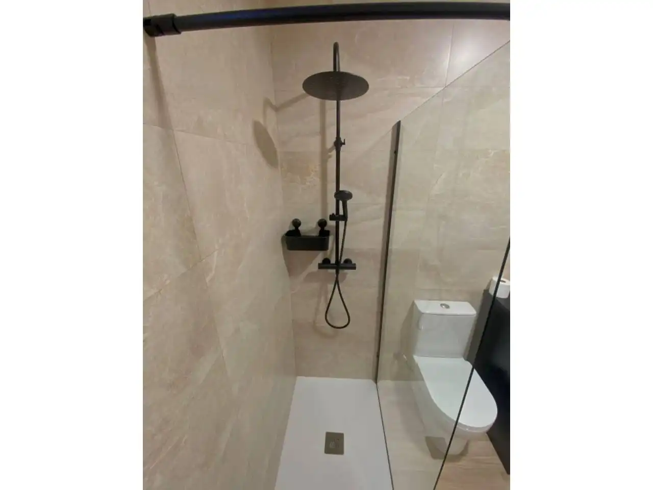 Badezimmer von Wohnung zum Verkauf in La Línea de la Concepción mit Möbliert