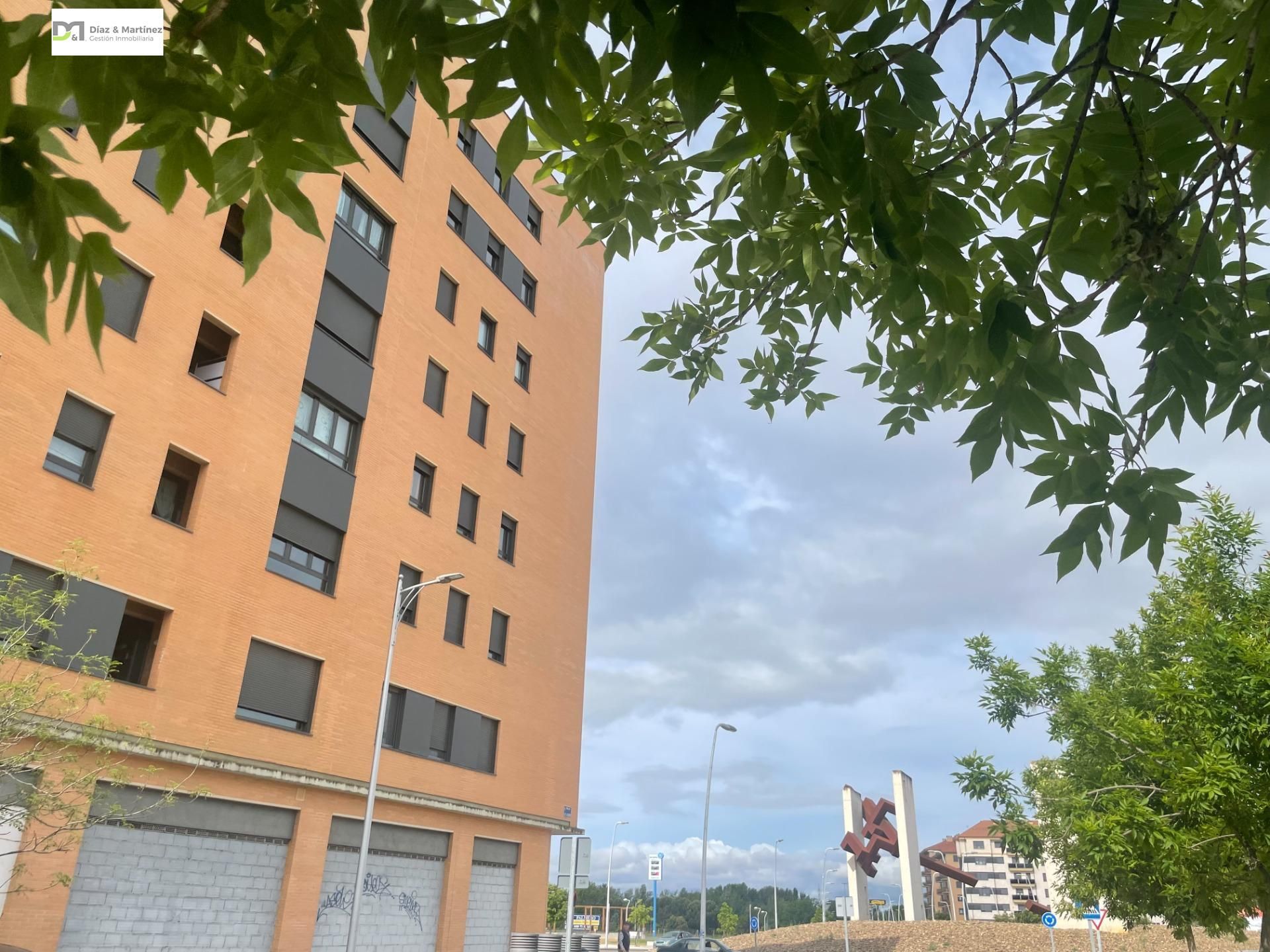 Vista exterior de Apartament de lloguer en León Capital  amb Calefacció i Parquet