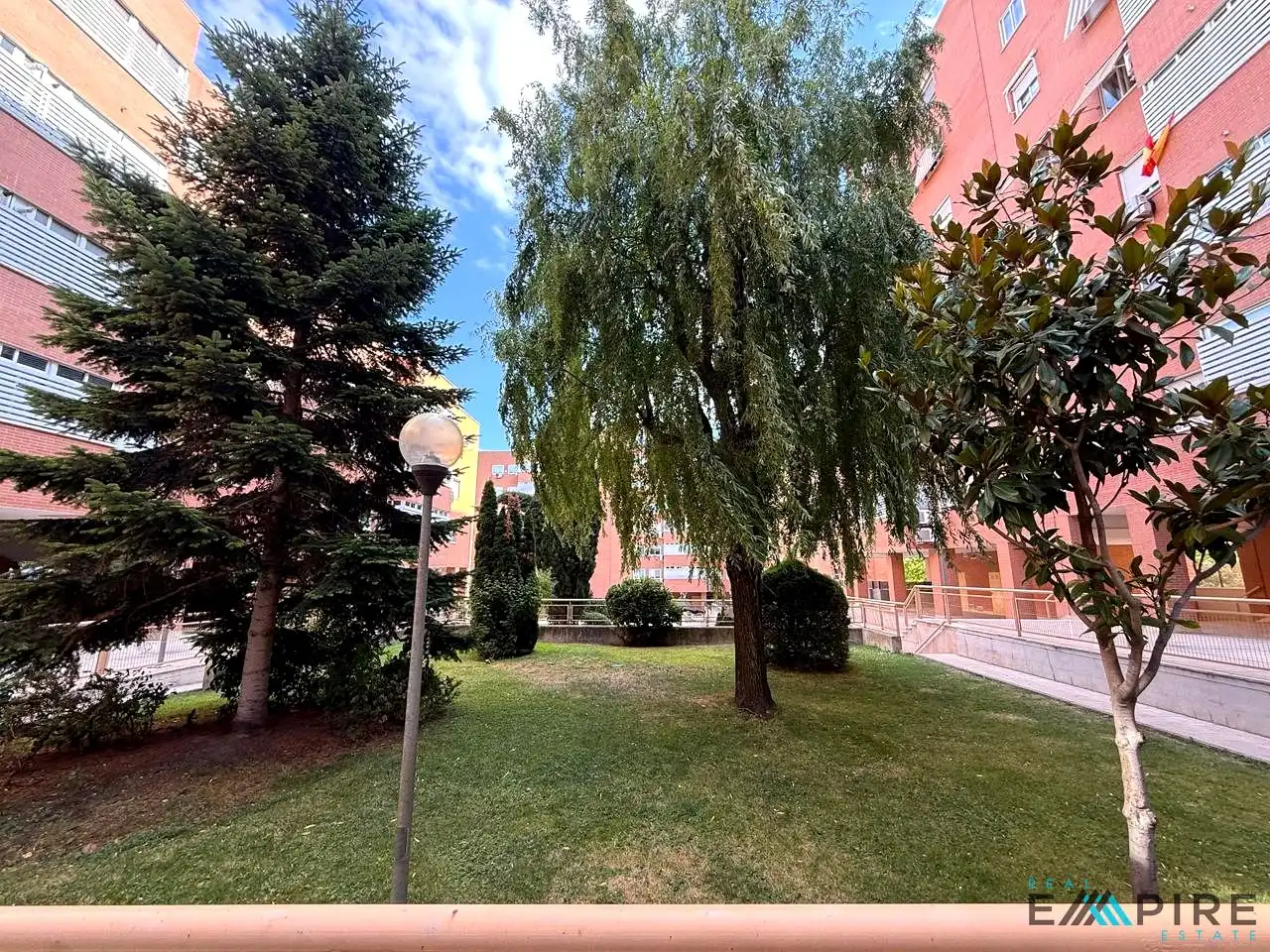 Vista exterior de Piso en venta en Madrid con Calefacción, Trastero y Piscina