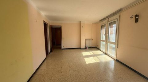 Foto 3 de Piso en venta en Calle Mossèn Sebastià Puig, Veïnat, Salt