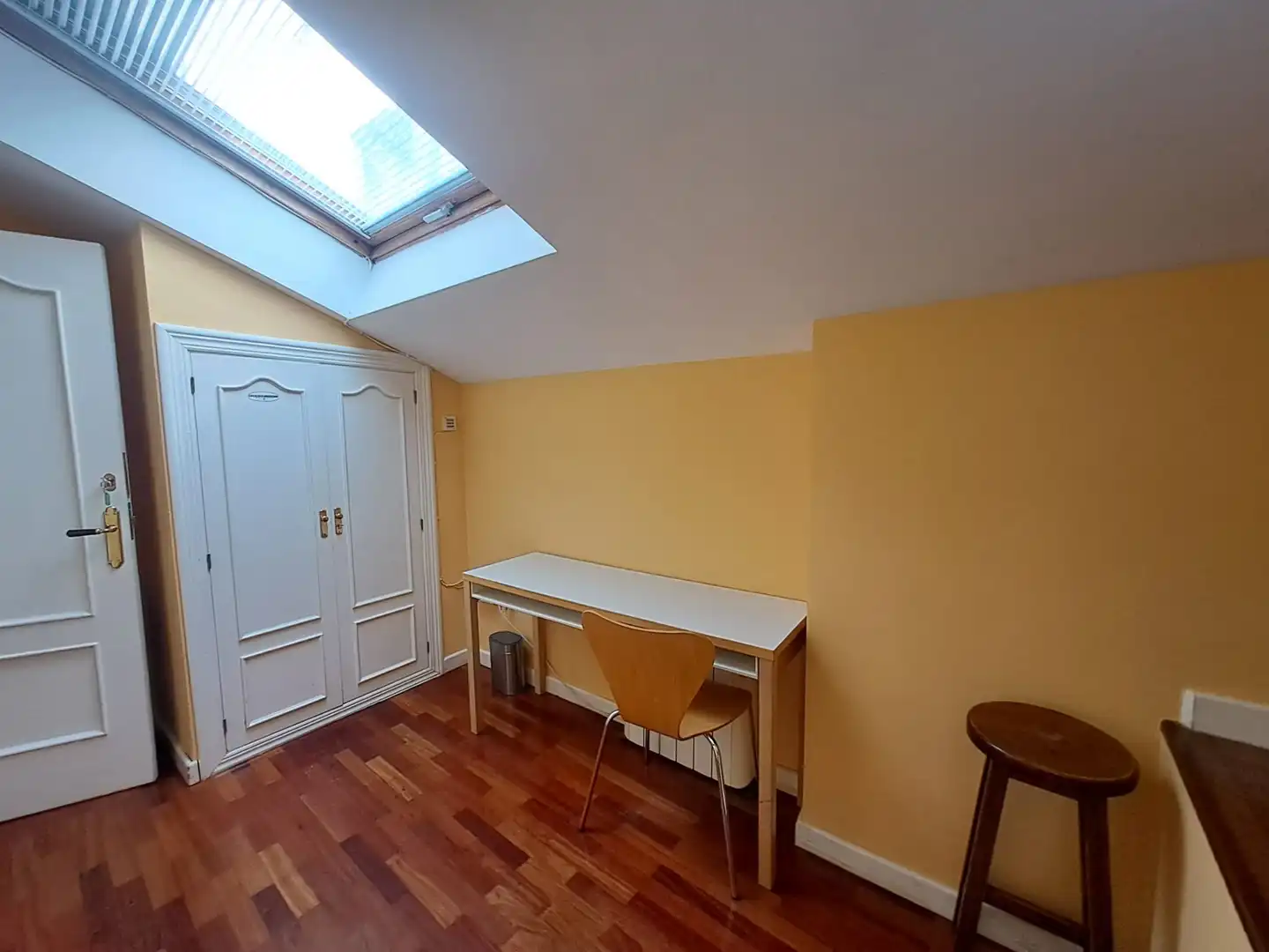 Bedroom of Flat for rent in Salamanca  with Air Conditioner, Heating and Parquet flooring