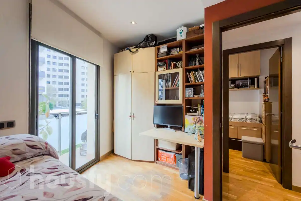 Habitación de Casa o chalet en venta en Barcelona con Aire acondicionado, Calefacción y Jardín privado