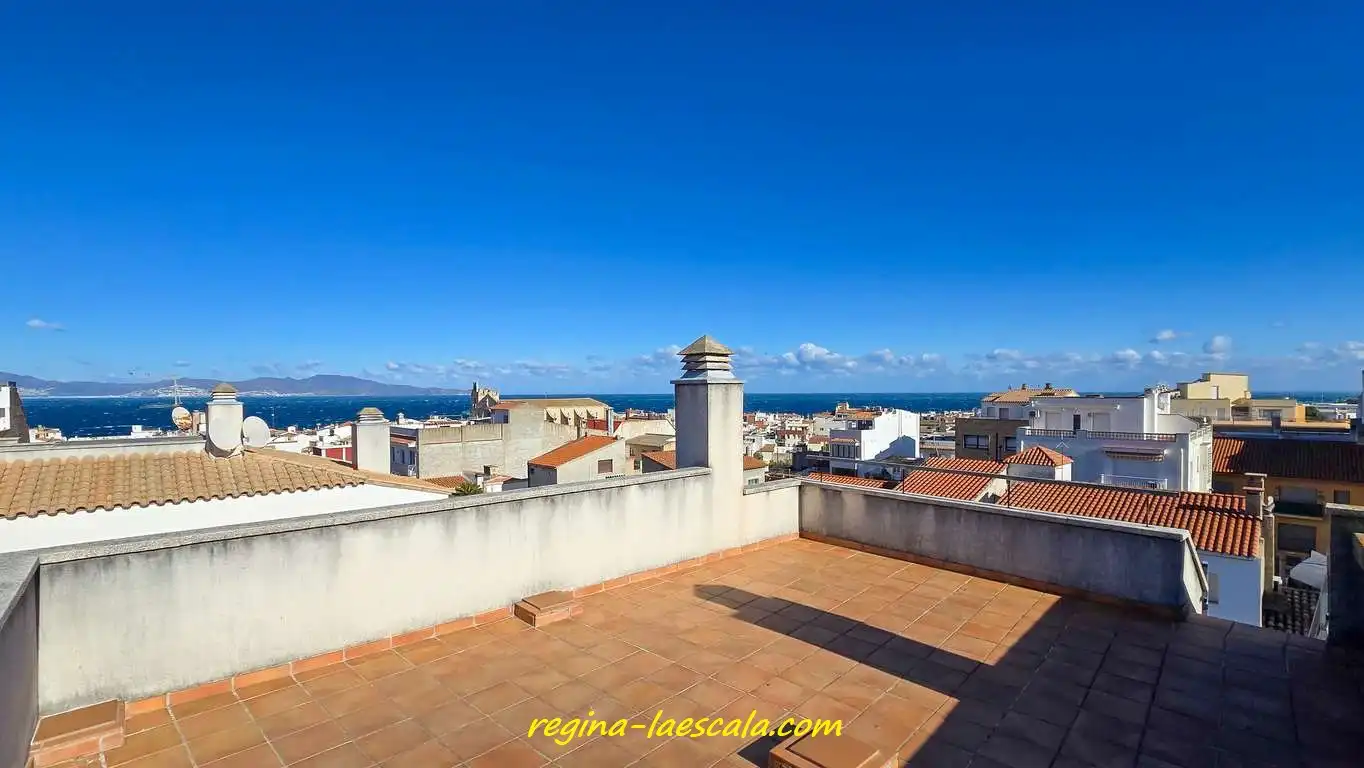 Außenansicht von Dachboden zum Verkauf in L'Escala mit Heizung, Terrasse und Möbliert