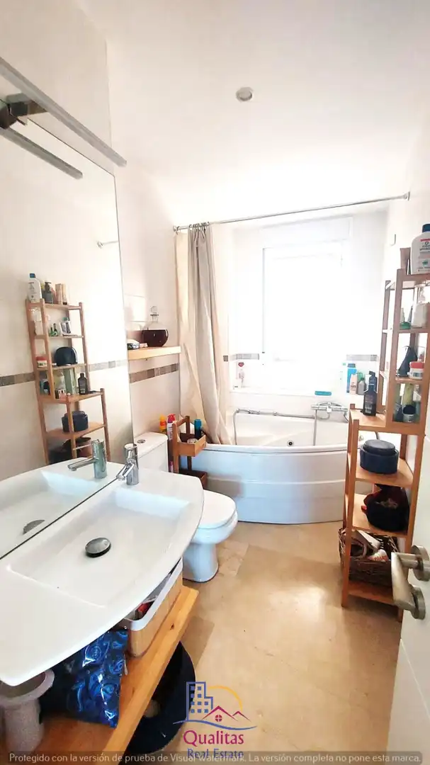 Badezimmer von Dachboden zur Miete in Oliva mit Klimaanlage, Heizung und Privatgarten