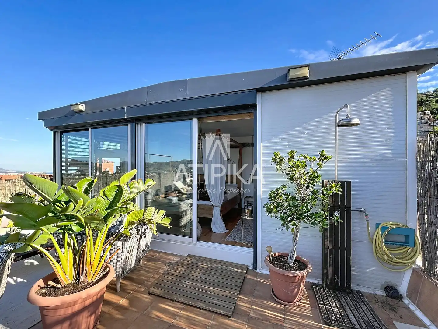 Außenansicht von Maisonette zum Verkauf in Barcelona mit Klimaanlage, Heizung und Terrasse