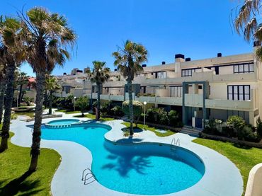 Apartament amb piscina en venda a Calle  Ficus