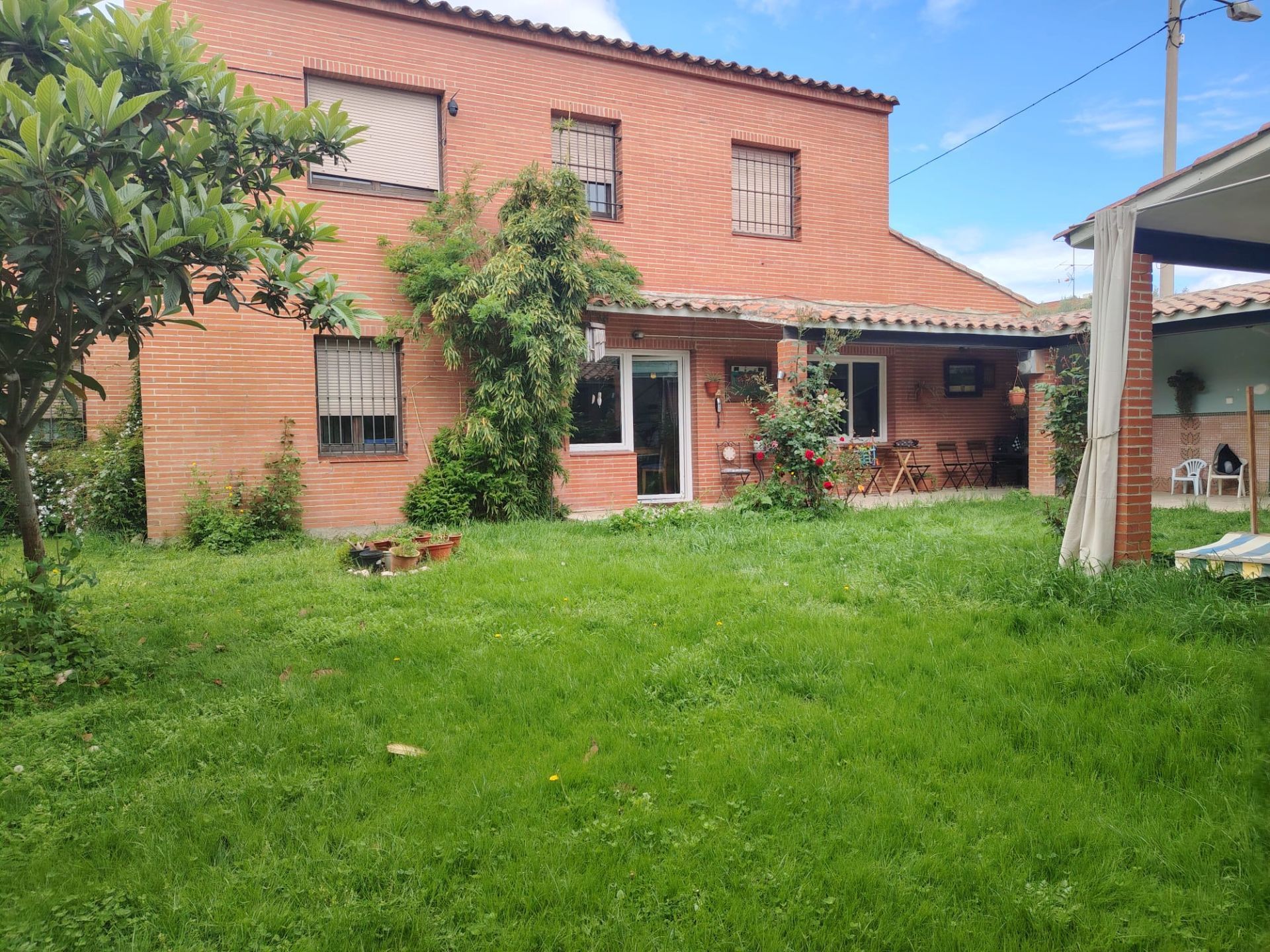 Jardí de Casa o xalet en venda en  Zaragoza Capital amb Aire condicionat, Calefacció i Jardí privat