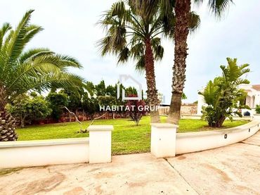 Casa con jardín en venta en Cala d'en Bosch - Serpentona