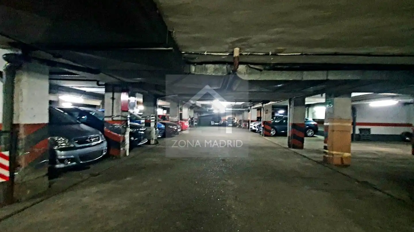 Parking de Piso en venta en Madrid con Aire acondicionado, Calefacción y Terraza