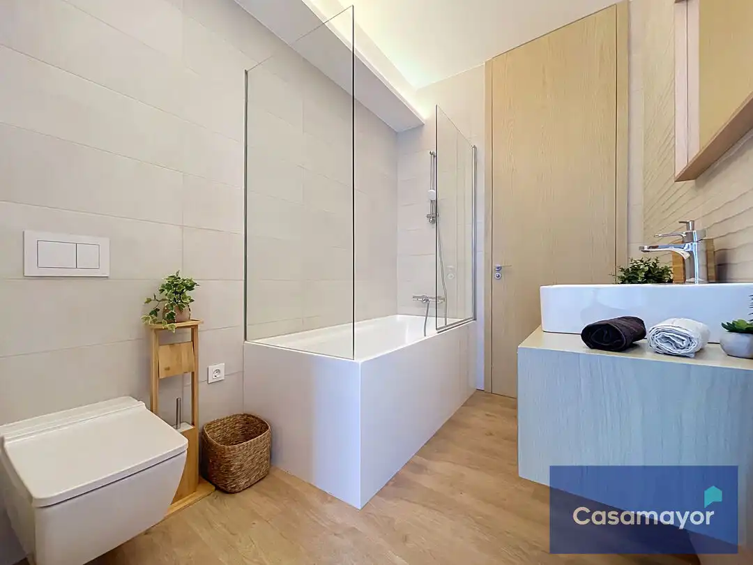 Baño de Piso en venta en Alicante / Alacant con Aire acondicionado, Calefacción y Terraza