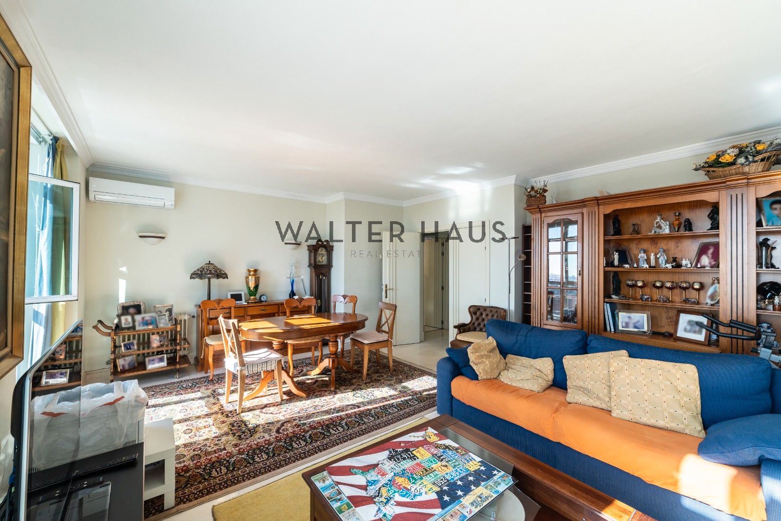 Living room of Flat for sale in  Madrid Capital  with Air Conditioner, Heating and Furnished