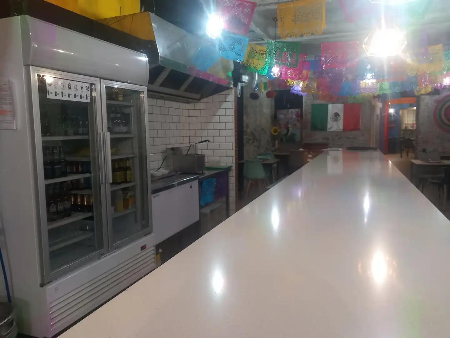 Cuina de Local en traspas en Reus amb Aire condicionat i Moblat