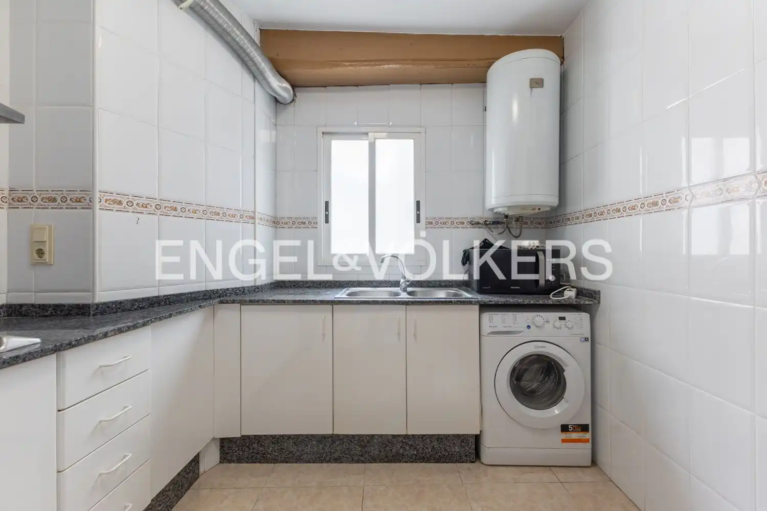 Kitchen of Flat for rent in Ciutat Vella 