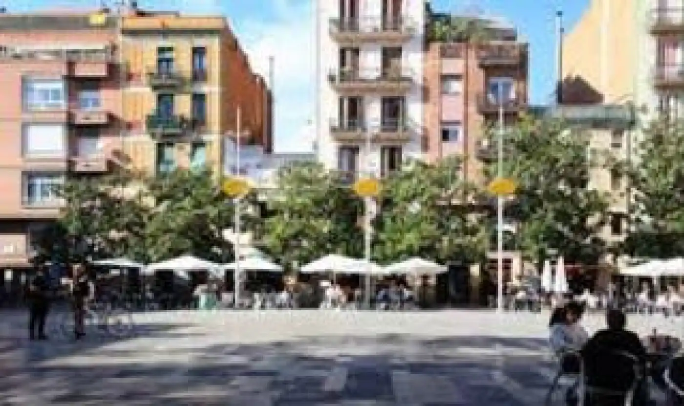Vista exterior de Edifici en venda en Barcelona