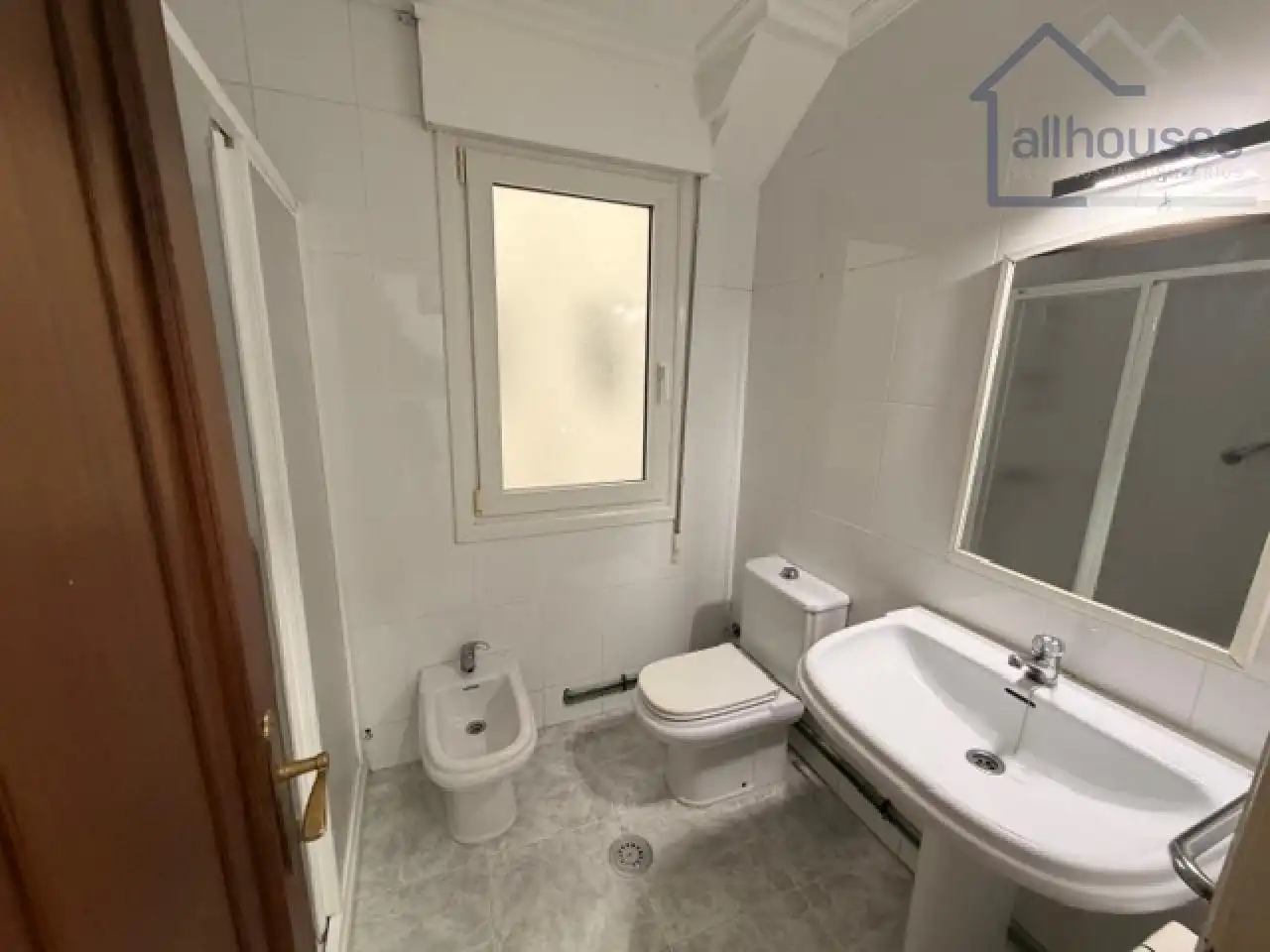 Baño de Piso en venta en Vigo  con Calefacción, Parquet y Terraza