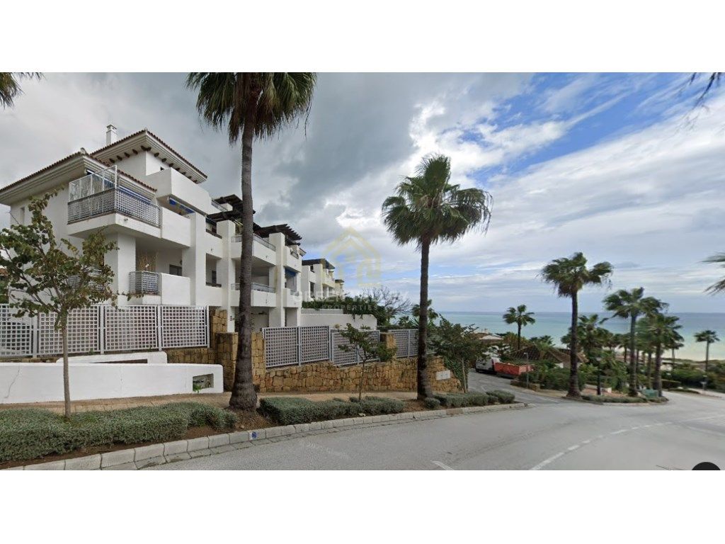 Vista exterior de Apartament de lloguer en La Alcaidesa amb Aire condicionat, Jardí privat i Terrassa