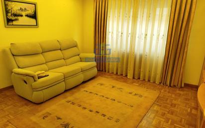 Living room of Flat for sale in Villaquilambre