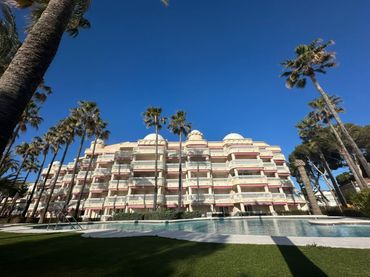 Apartment with pool for sale in Alcossebre