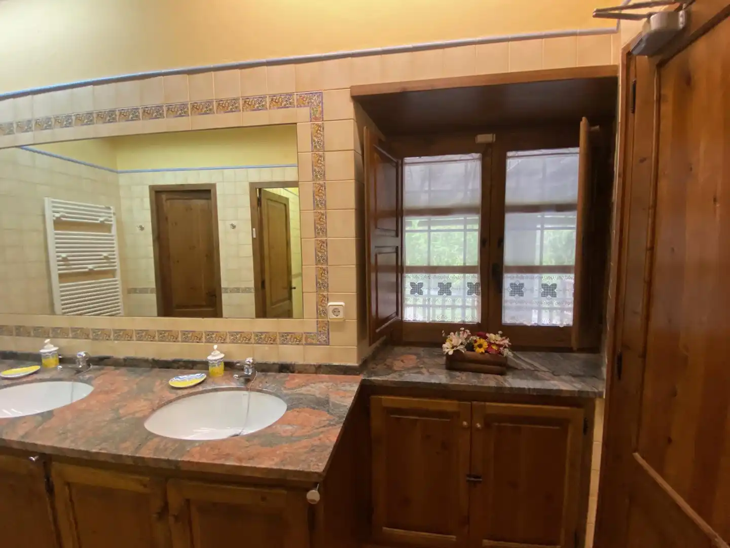 Baño de Finca rústica en venta en La Quar con Calefacción y Jardín privado