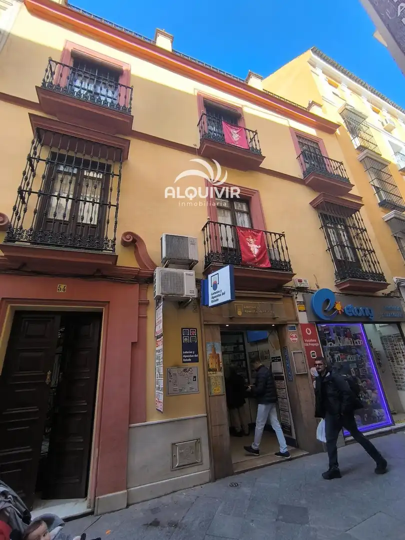 Vista exterior de Edificio en venta en Sevilla